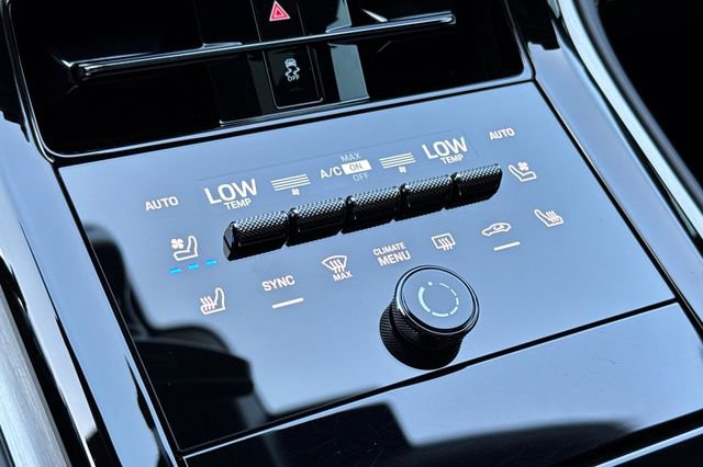 Used 2024 Porsche Panamera RWD image 31