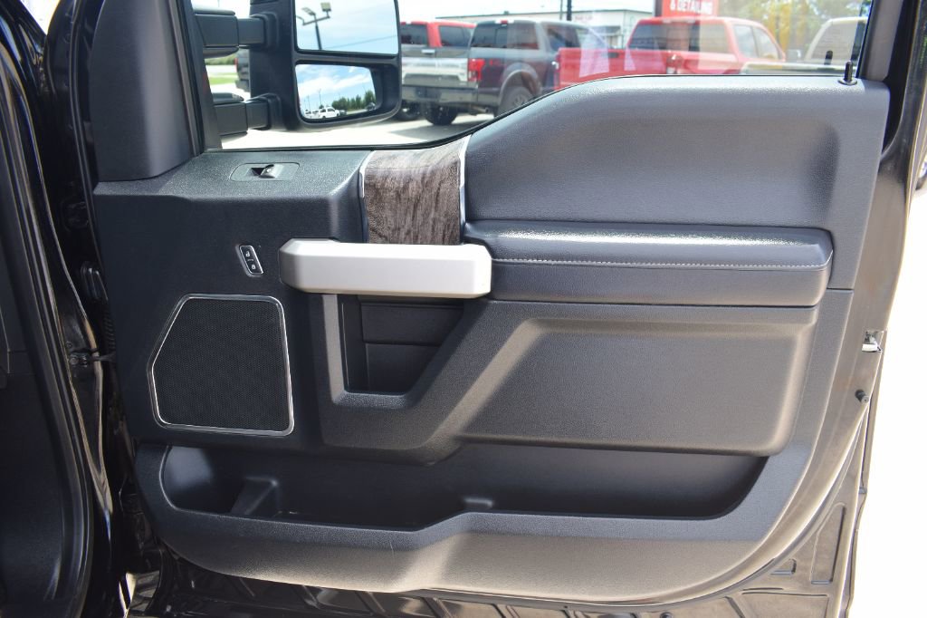 Used 2017 Ford F250 Lariat w/ Lariat Ultimate Package AWD/4WD image 16