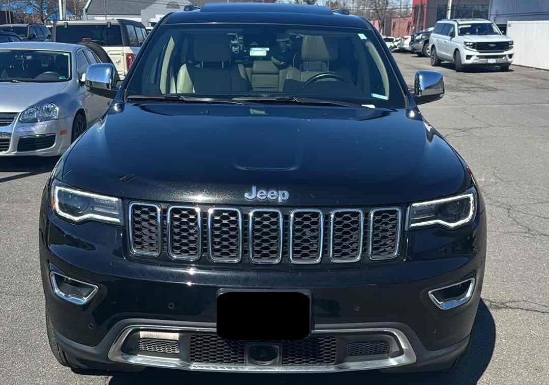 Used 2020 Jeep Grand Cherokee Limited w/ Luxury Group II image 2