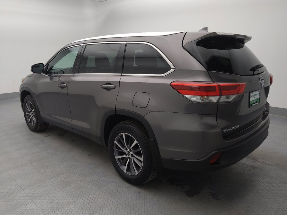 Used 2019 Toyota Highlander XLE image 3