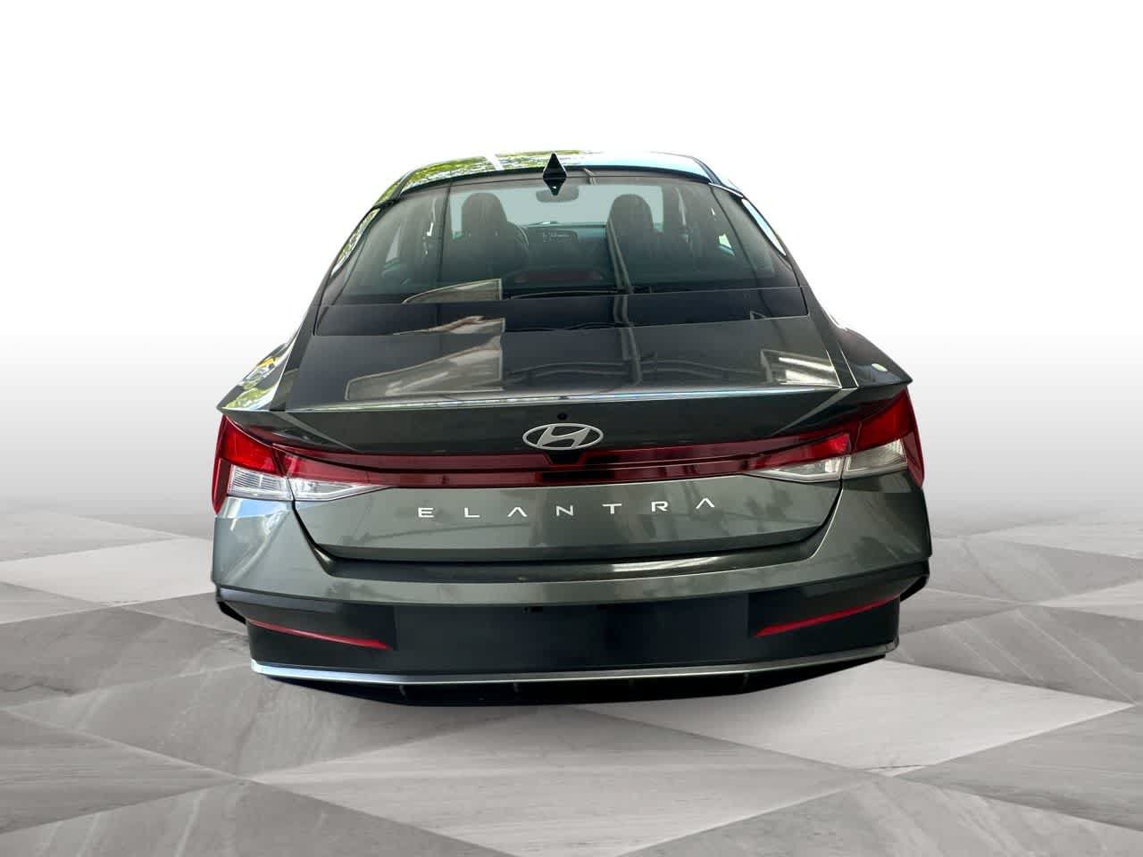 Used 2026 Hyundai Elantra SE FWD image 7