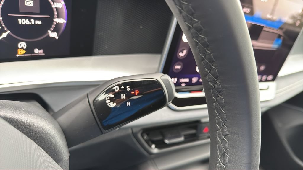 New 2026 Volkswagen Tiguan SE R-Line FWD image 13