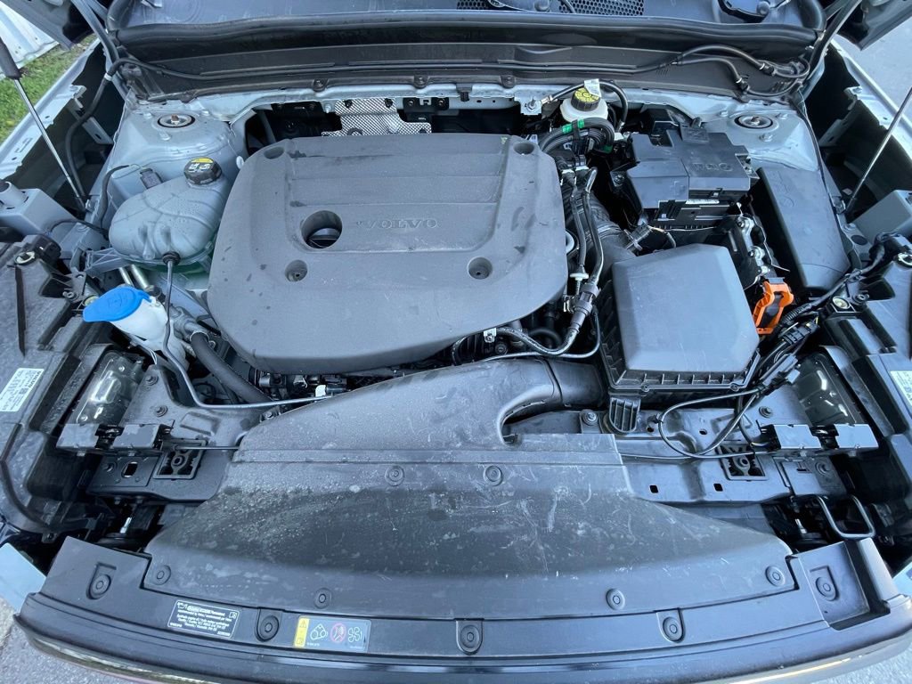 Used 2025 Volvo XC40 B5 Core image 33
