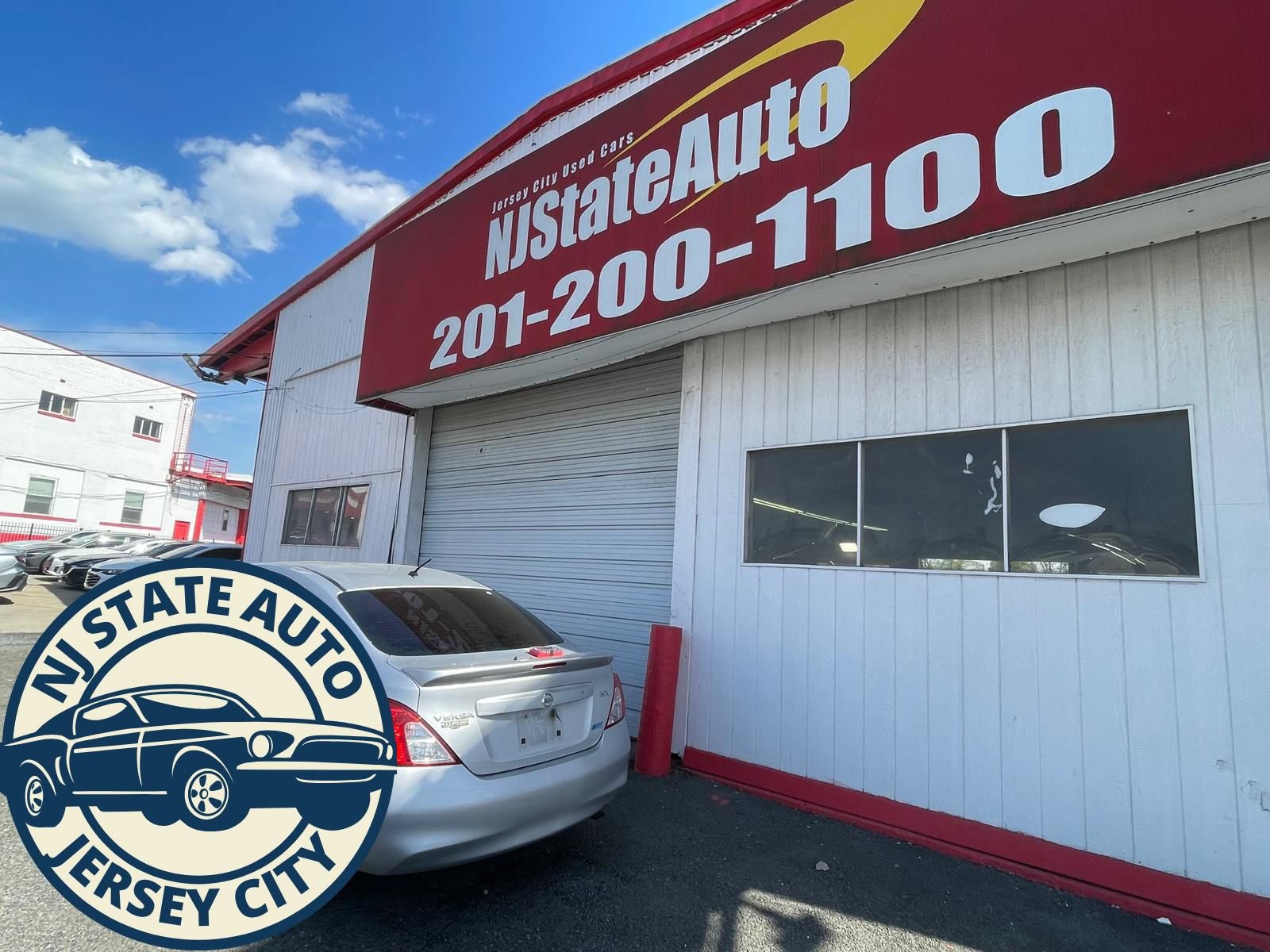 Used 2013 Nissan Versa SV FWD image 7