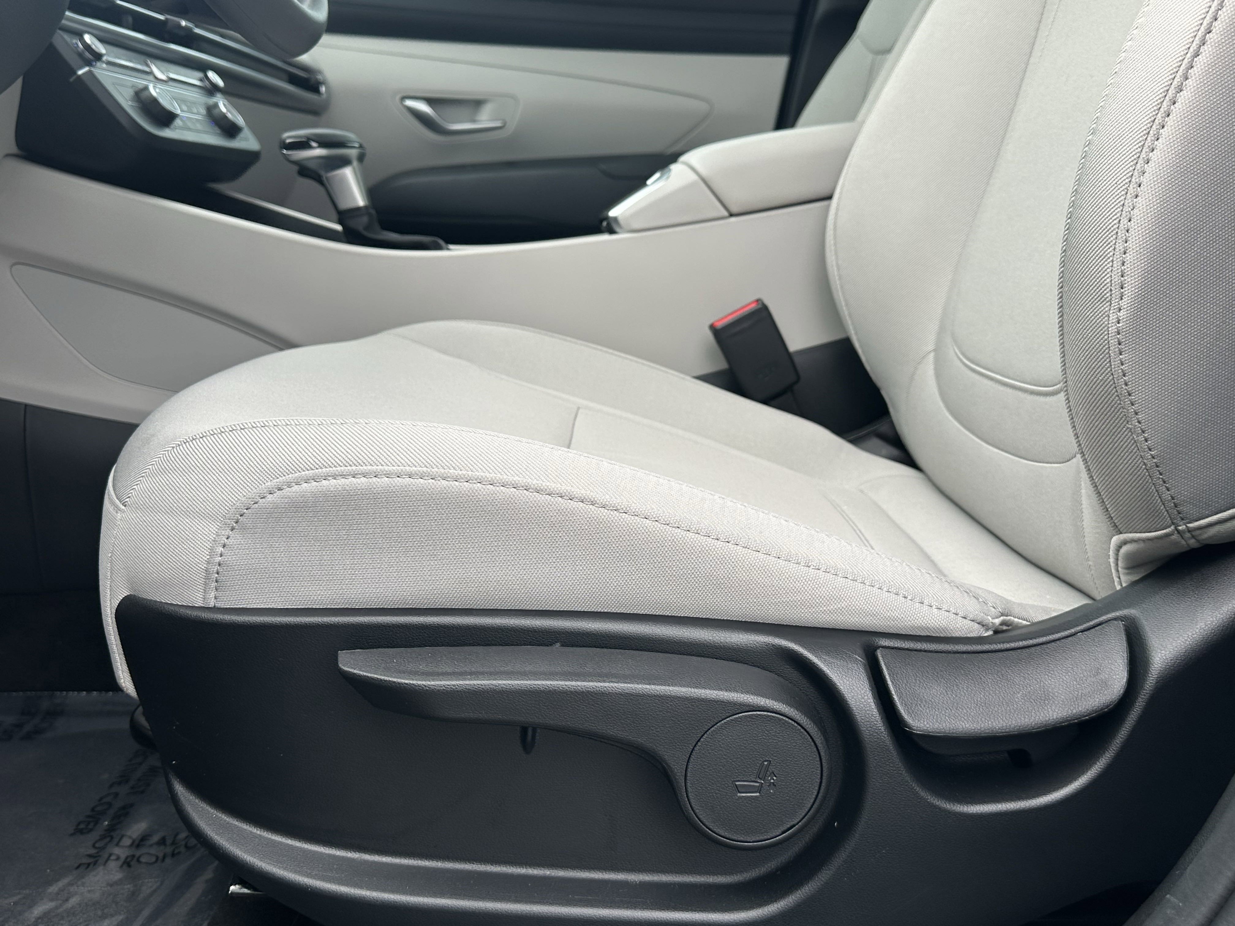 Used 2025 Hyundai Tucson SE image 12