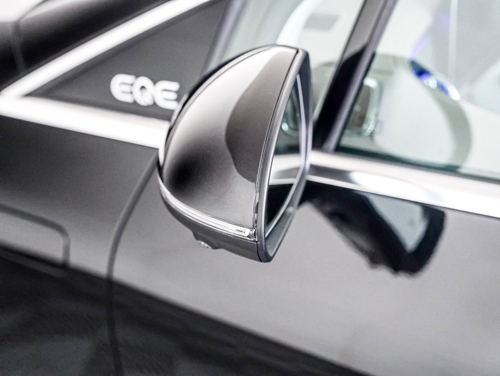 Certified 2023 Mercedes-Benz EQE 500 4MATIC Sedan w/ Exclusive Trim Package image 24