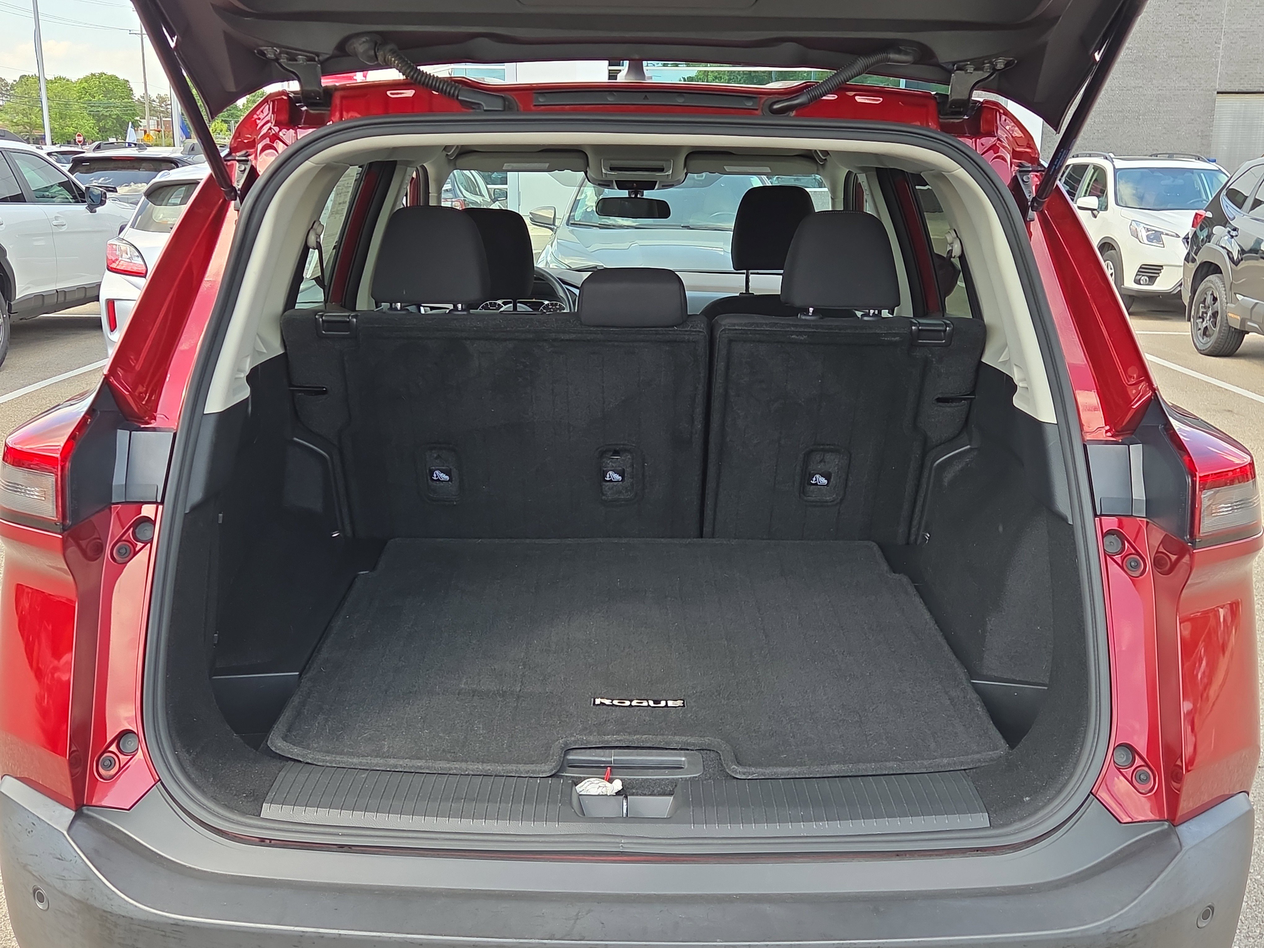Used 2023 Nissan Rogue S AWD/4WD image 13