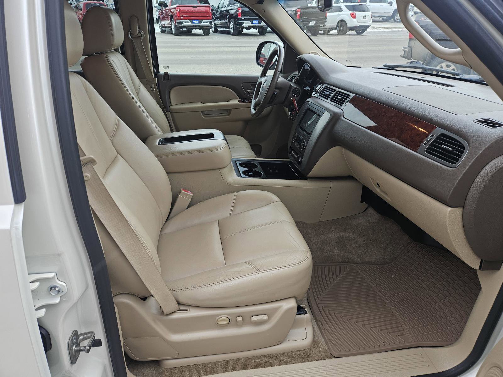 Used 2011 GMC Yukon SLT w/ SLT-2 Equipment Package image 18