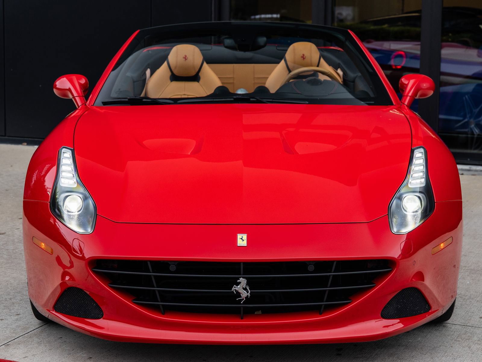 Used 2016 Ferrari California T RWD image 4