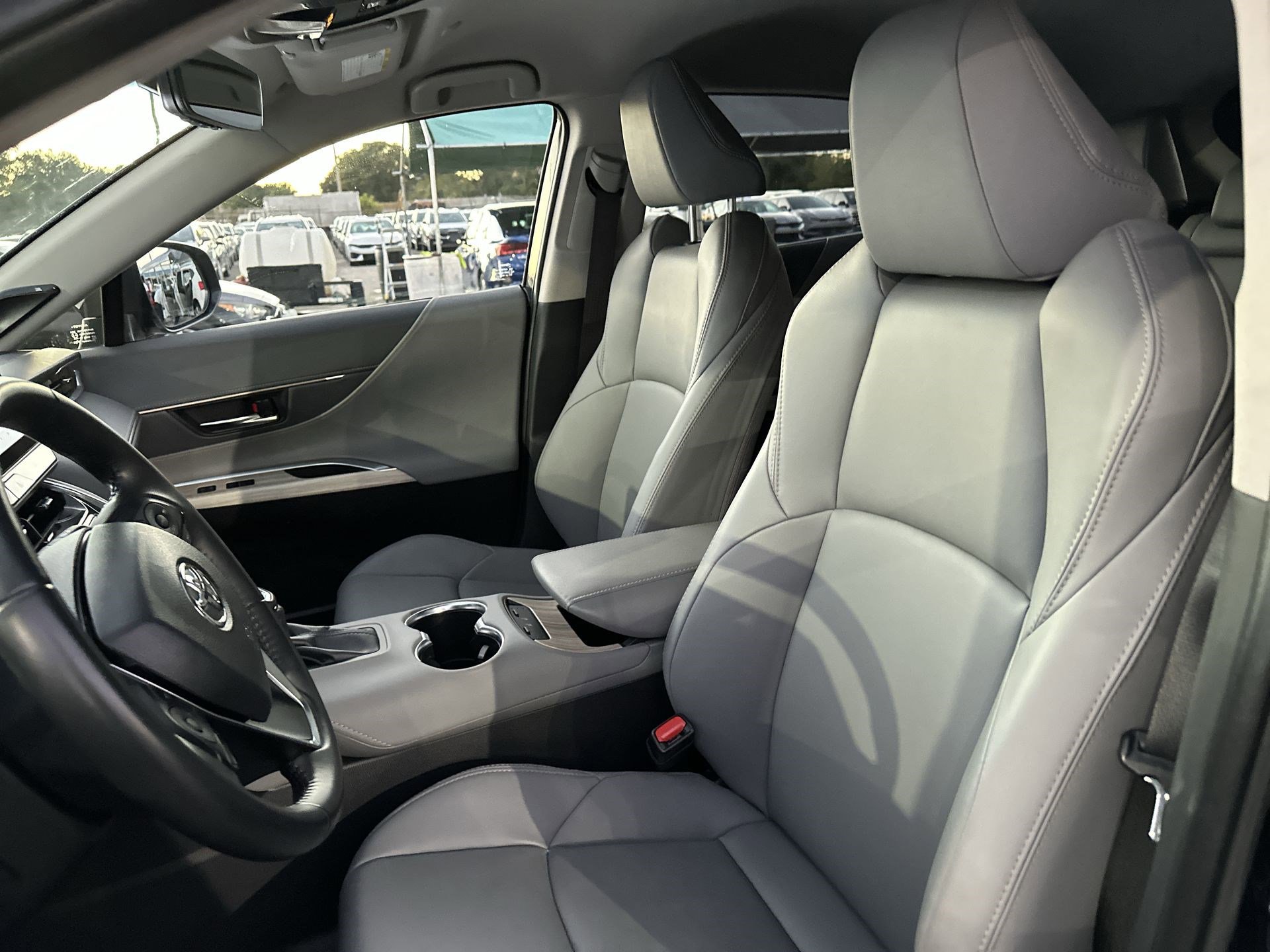 Used 2024 Toyota Venza XLE image 13