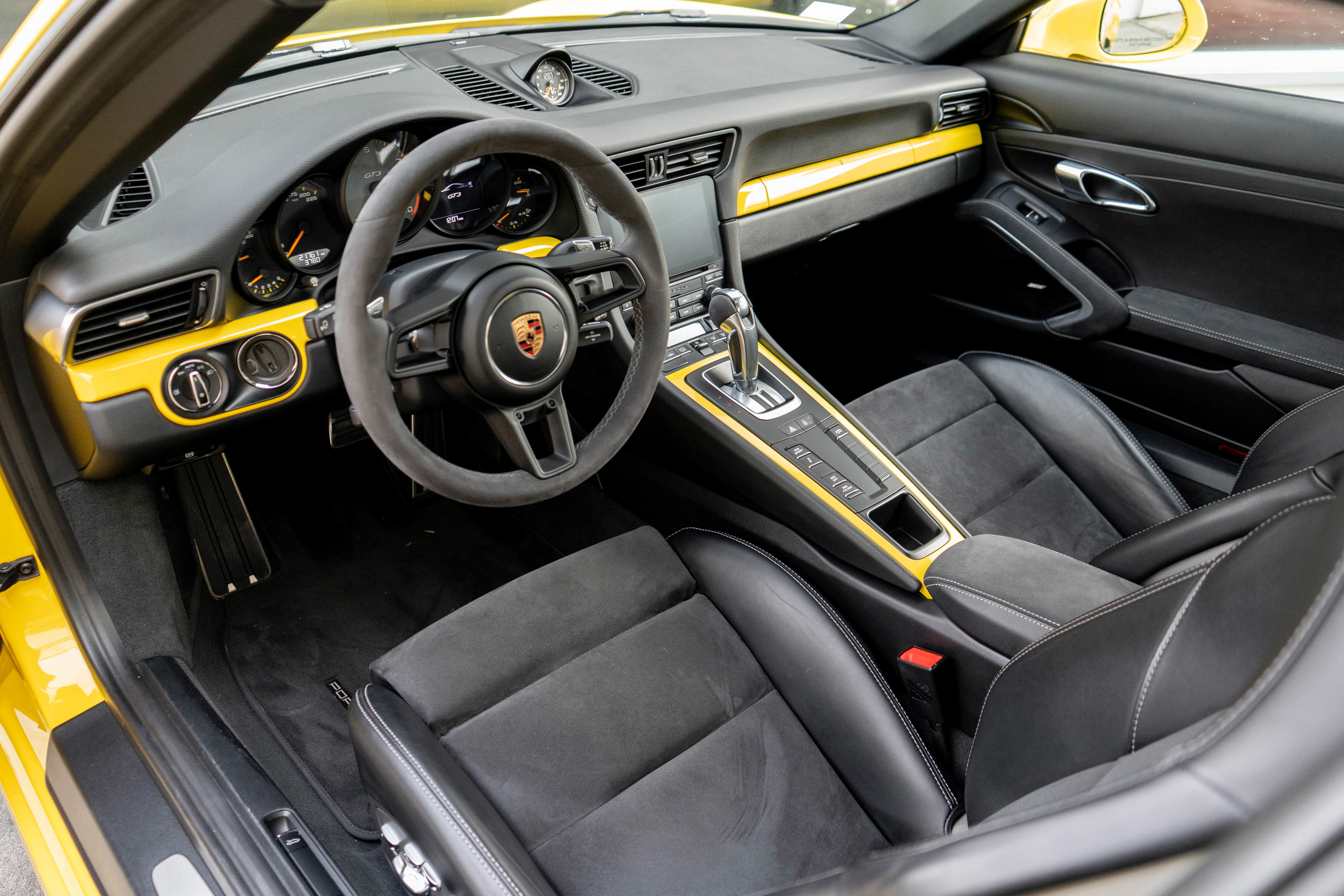 Used 2018 Porsche 911 GT3 w/ Sport Chrono Package RWD image 10