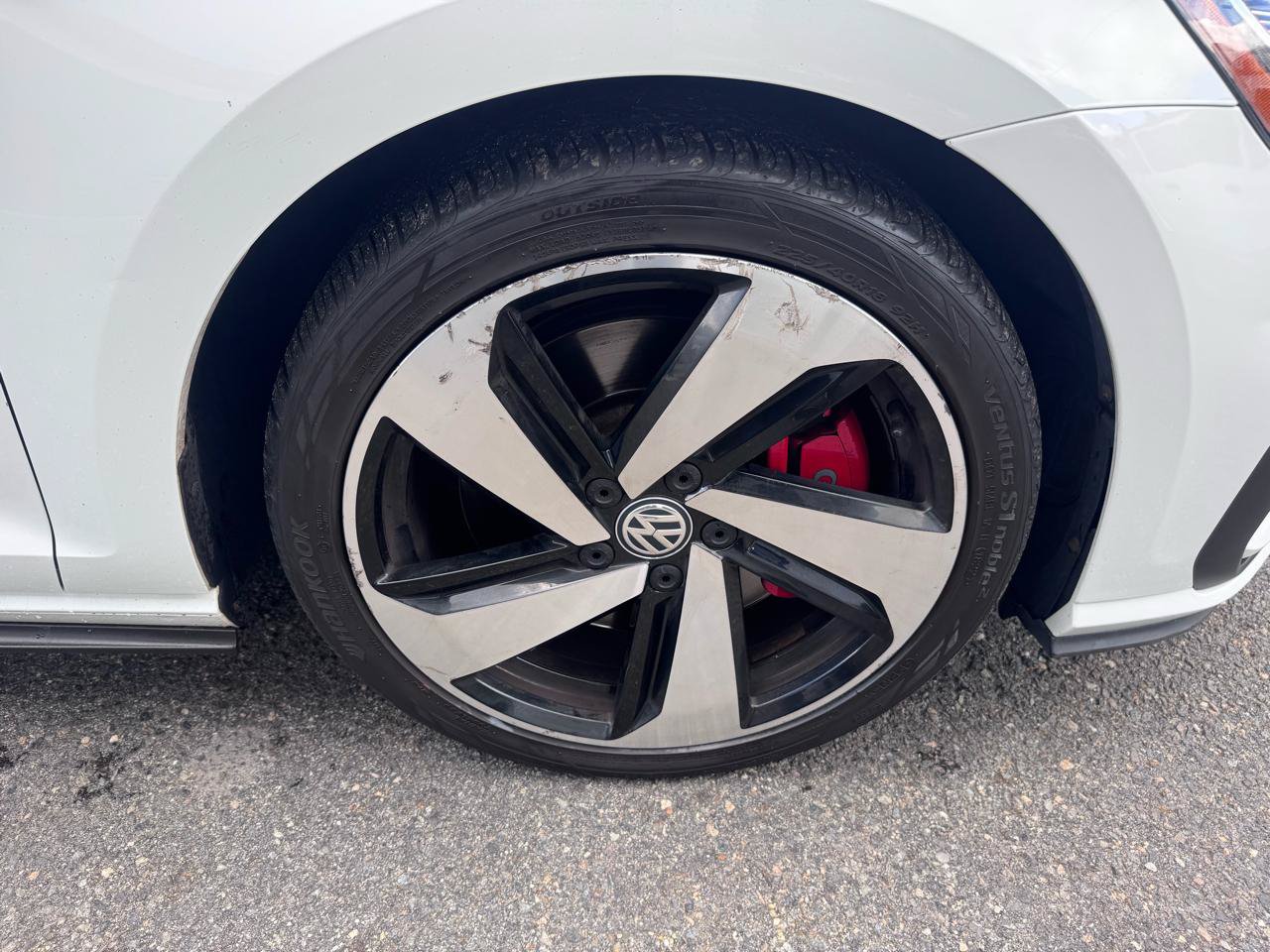 Used 2018 Volkswagen GTI SE FWD image 33