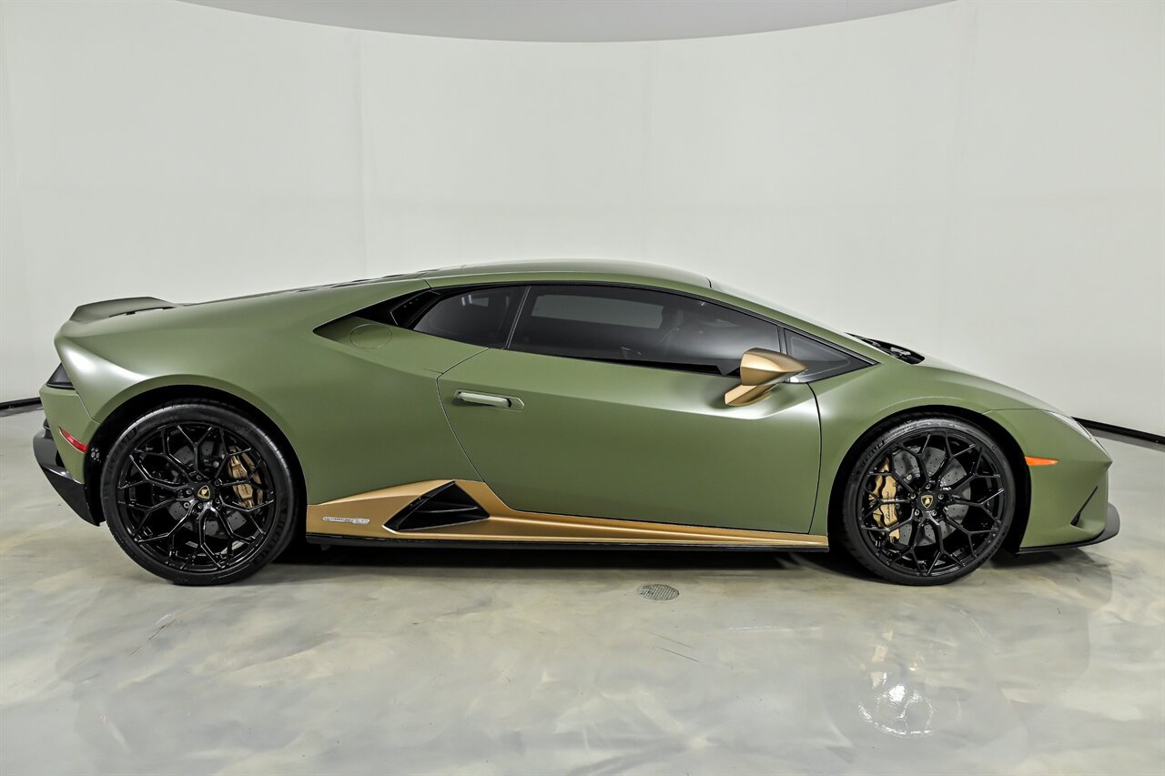 Used 2022 Lamborghini Huracan EVO RWD image 10
