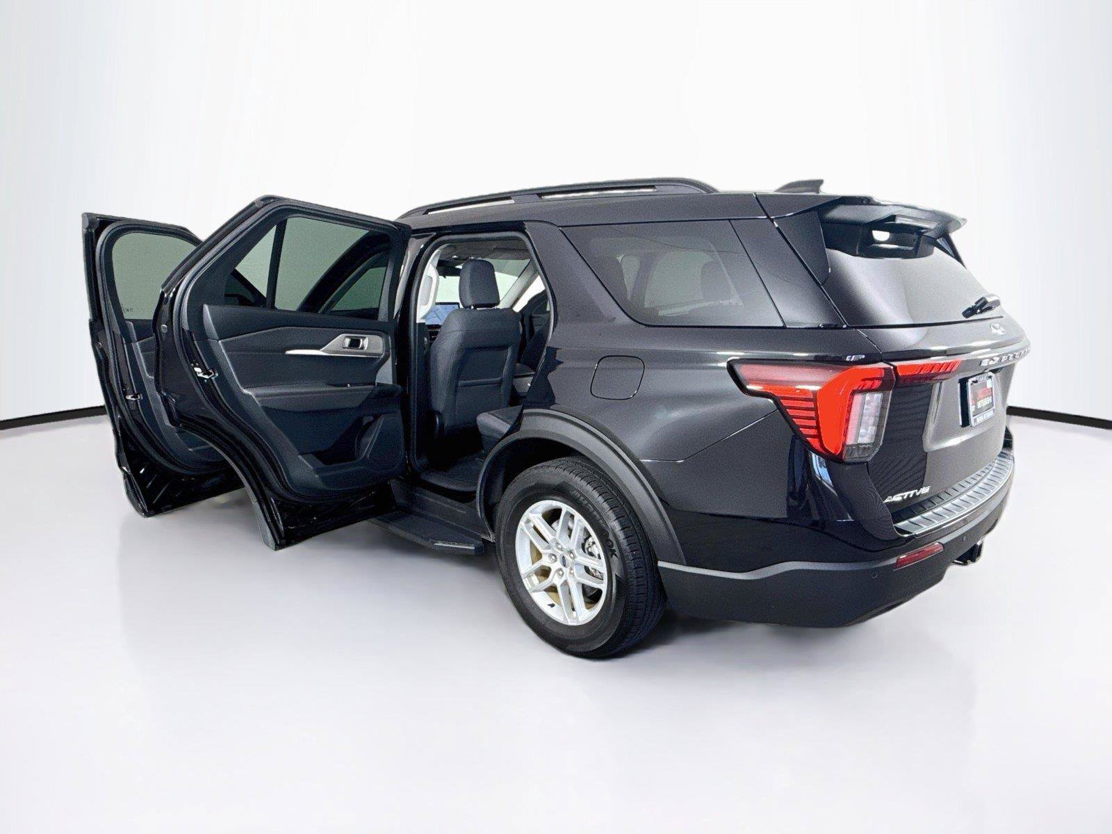 Used 2025 Ford Explorer Active RWD image 42