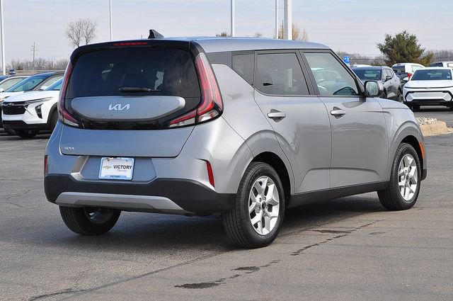 Used 2023 Kia Soul LX w/ LX Technology Package image 3