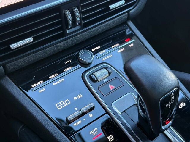 Used 2023 Porsche Cayenne Platinum Edition image 27