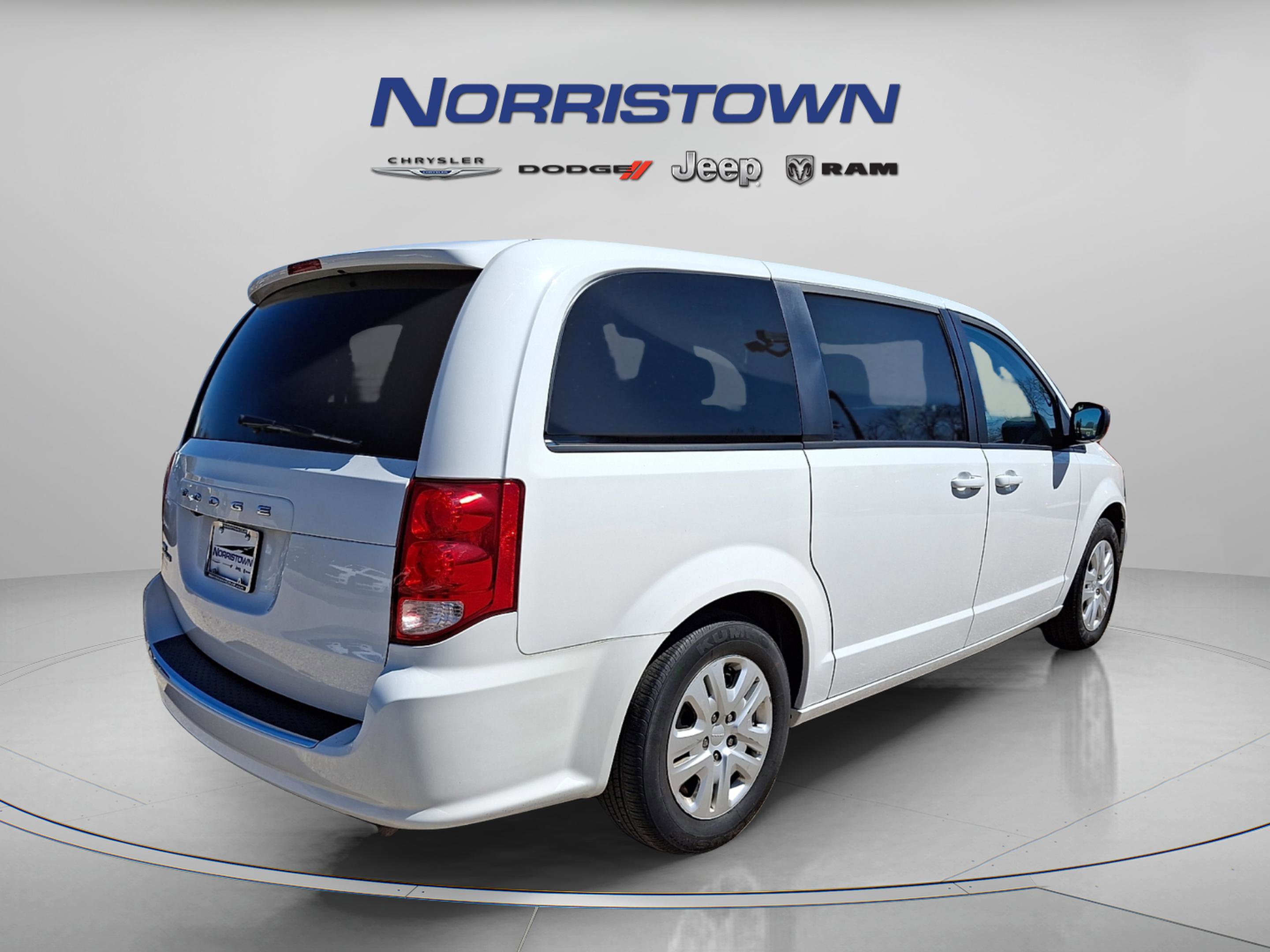 Certified 2018 Dodge Grand Caravan SE w/ UConnect Hands-Free Group image 6