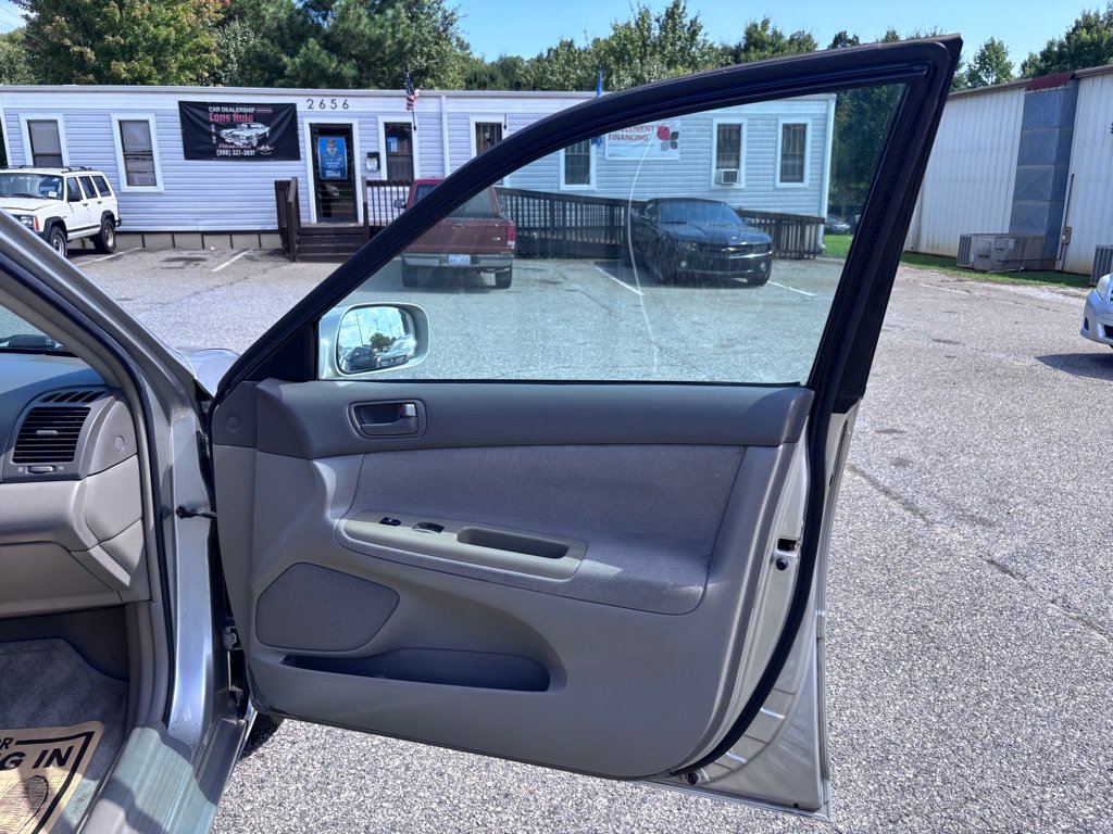 Used 2004 Toyota Camry FWD image 18