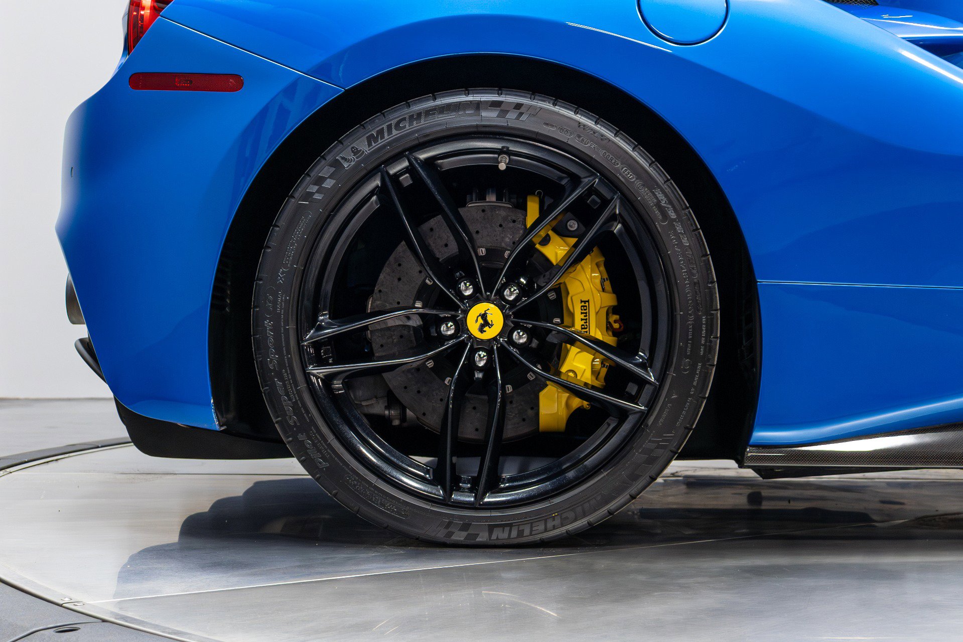 Used 2016 Ferrari 488 Spider image 24