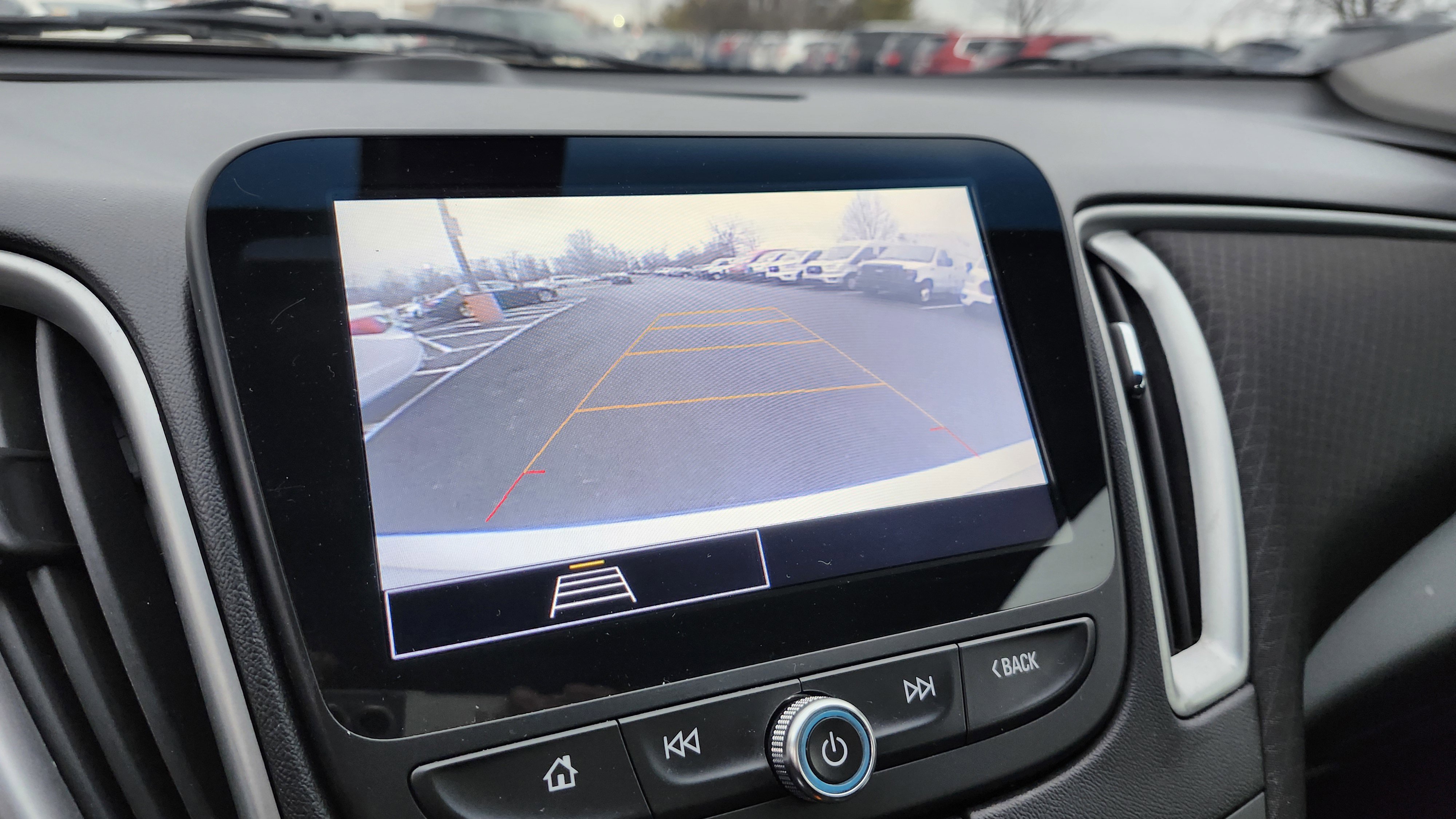 Used 2022 Chevrolet Malibu LT image 2