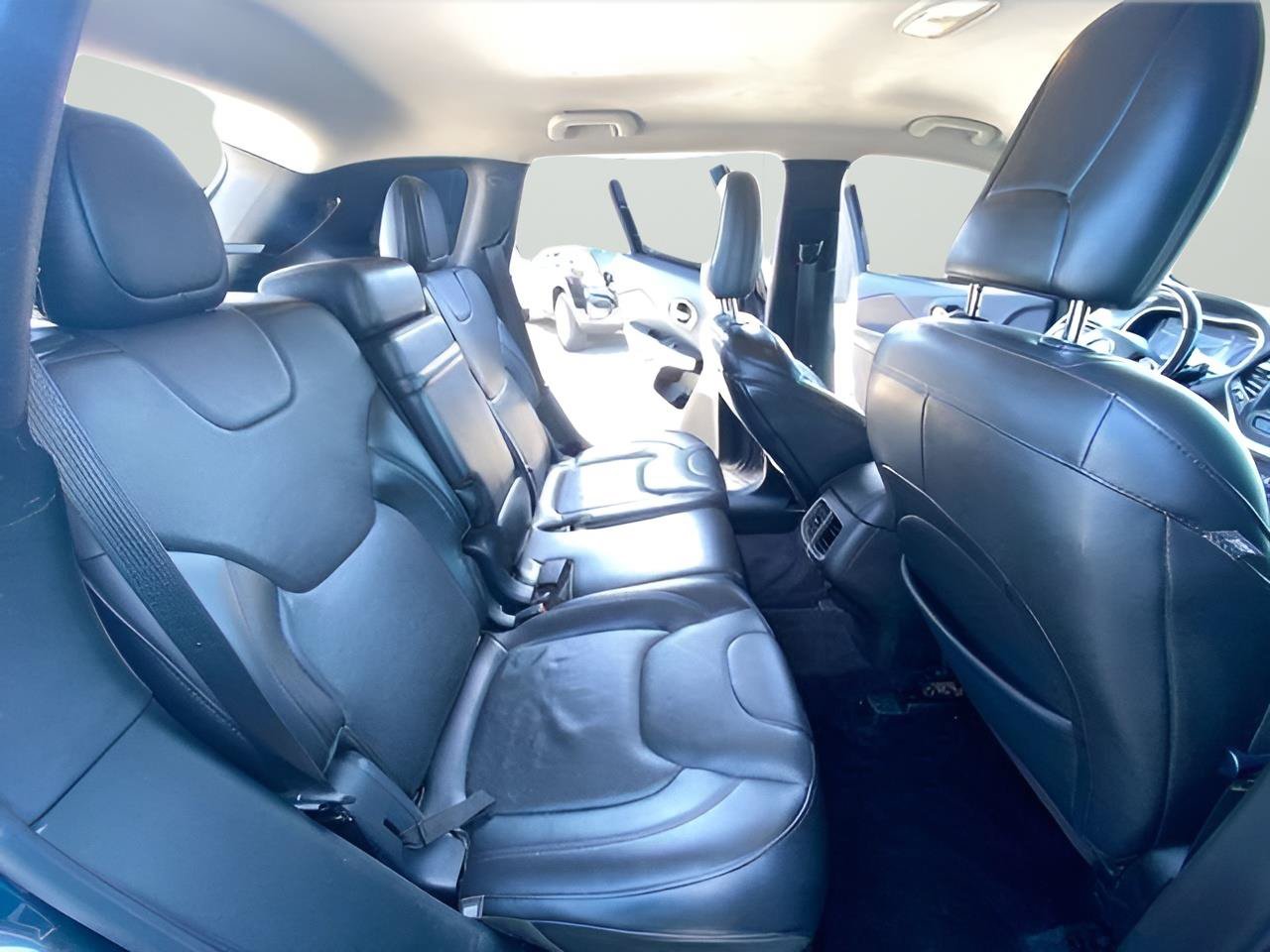 Used 2018 Jeep Cherokee Overland AWD/4WD image 27