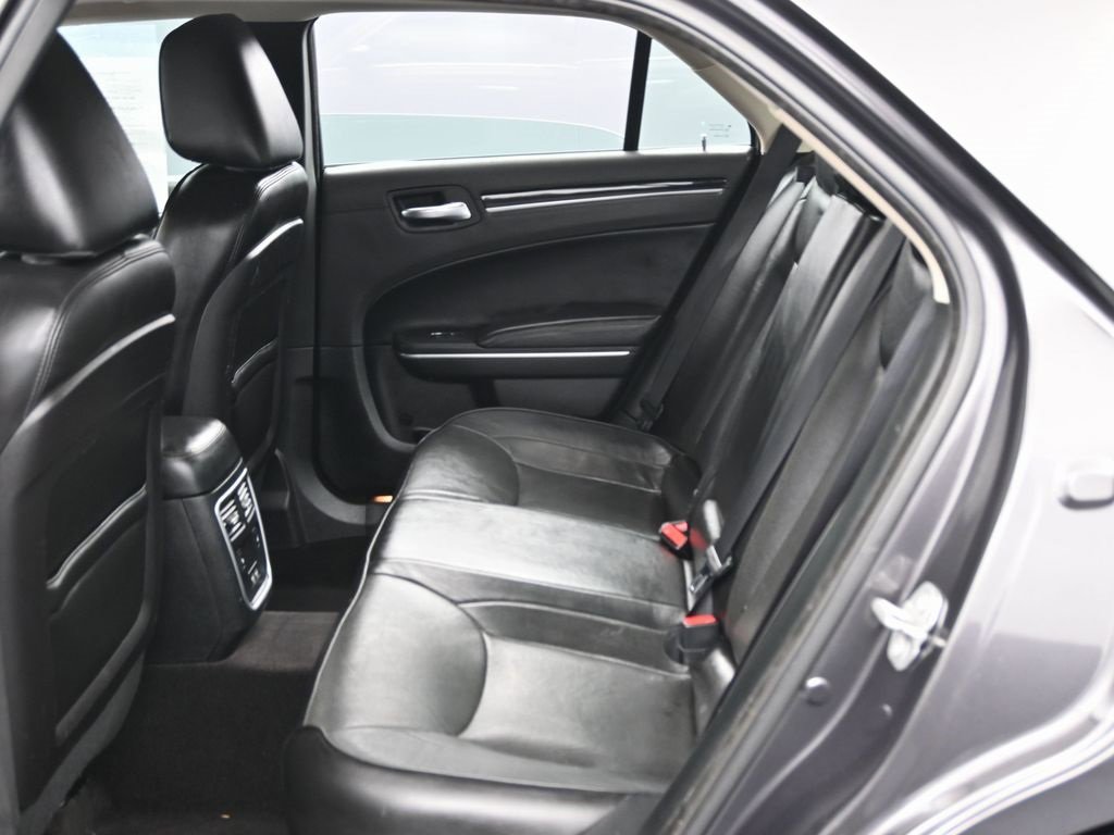 Used 2019 Chrysler 300 Limited image 32