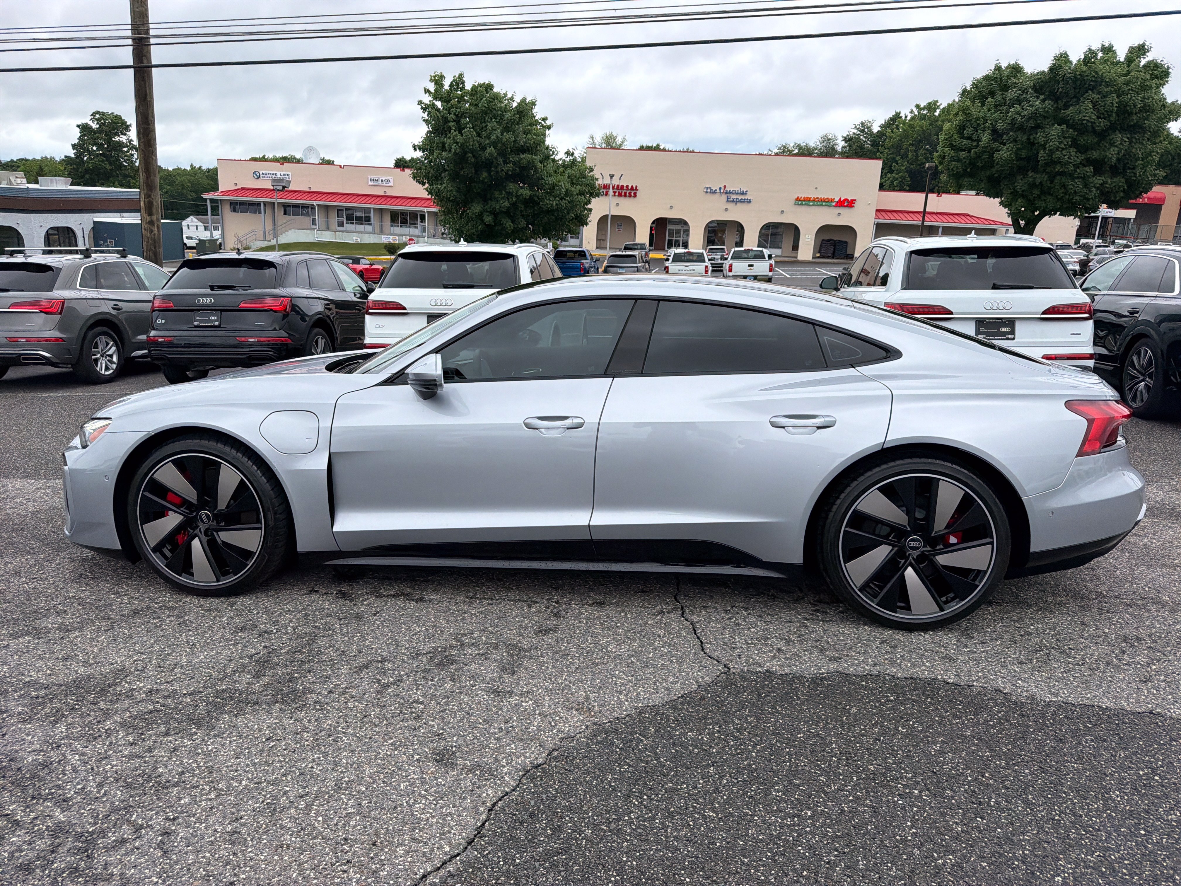 Certified 2025 Audi S e-tron GT Premium Plus w/ 21" Wheel Package AWD/4WD image 4