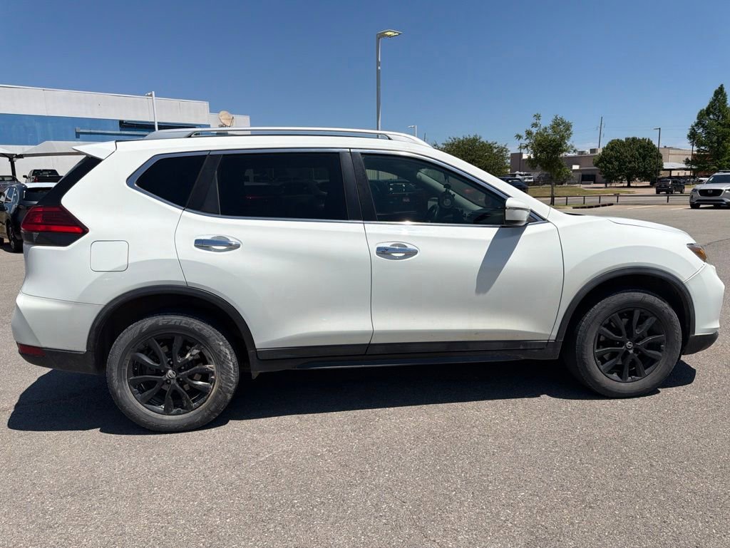 Used 2017 Nissan Rogue SV AWD/4WD image 6