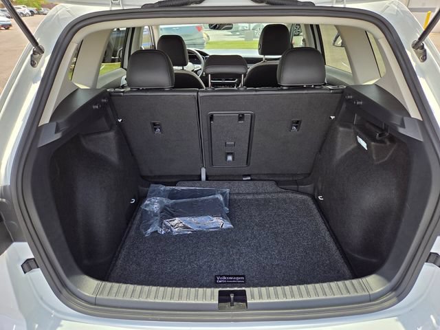 Certified 2025 Volkswagen Taos SE FWD image 14