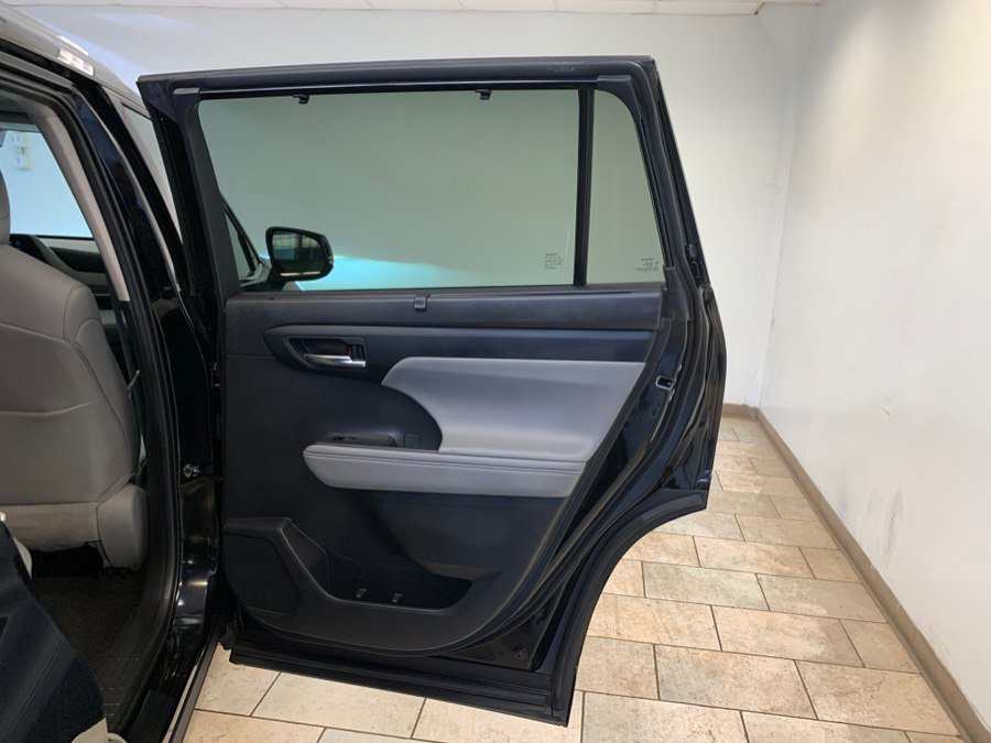 Used 2021 Toyota Highlander XLE AWD/4WD image 50