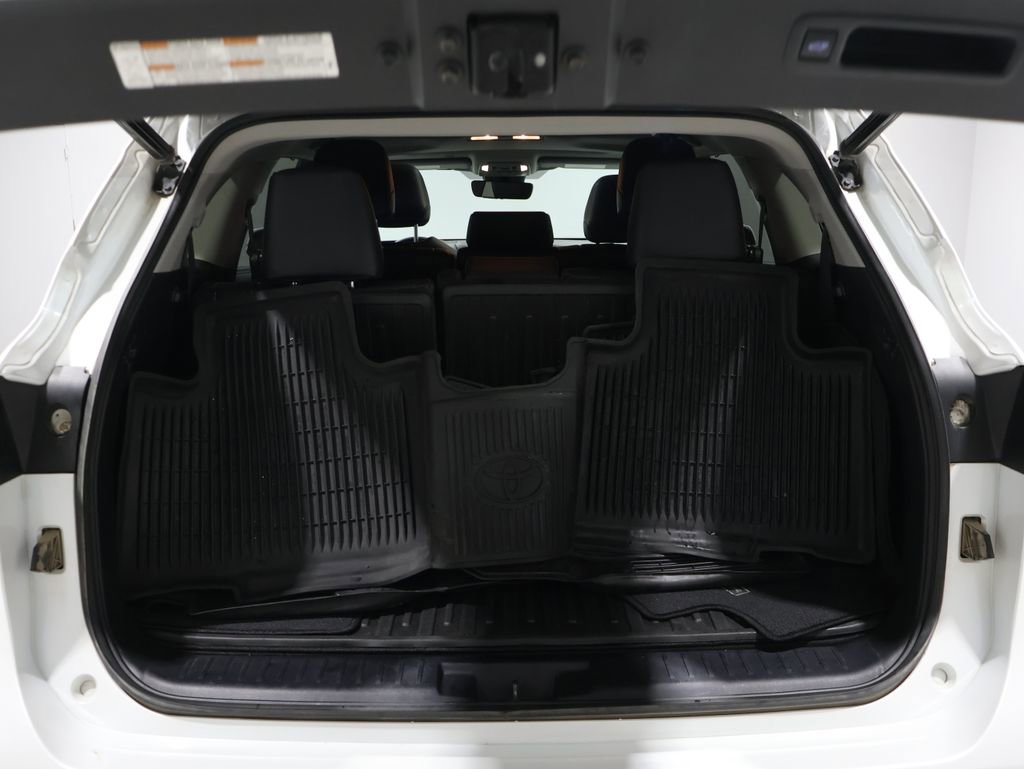 Certified 2022 Toyota Highlander XLE image 19