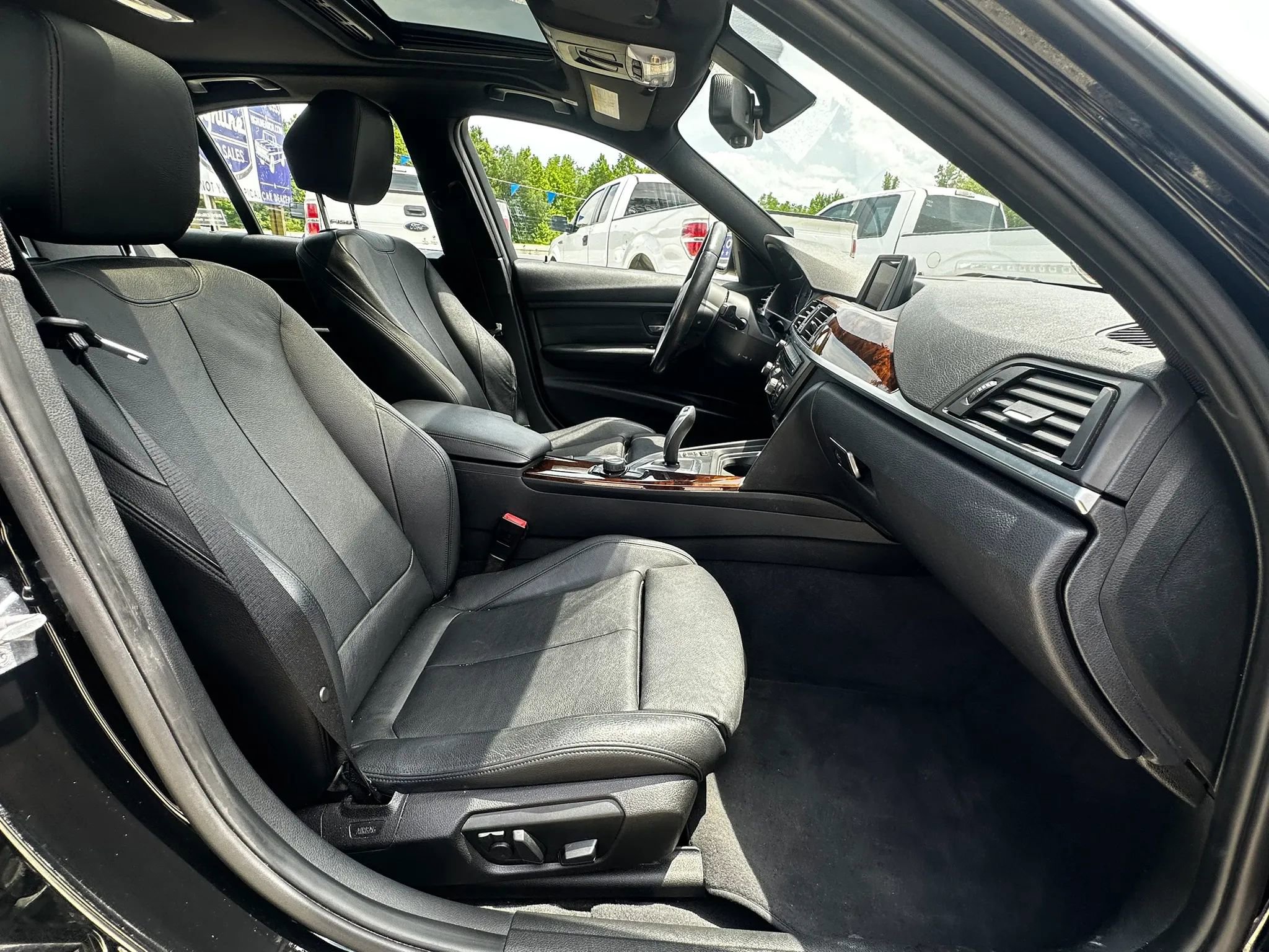 Used 2014 BMW 320i xDrive Sedan AWD/4WD image 34