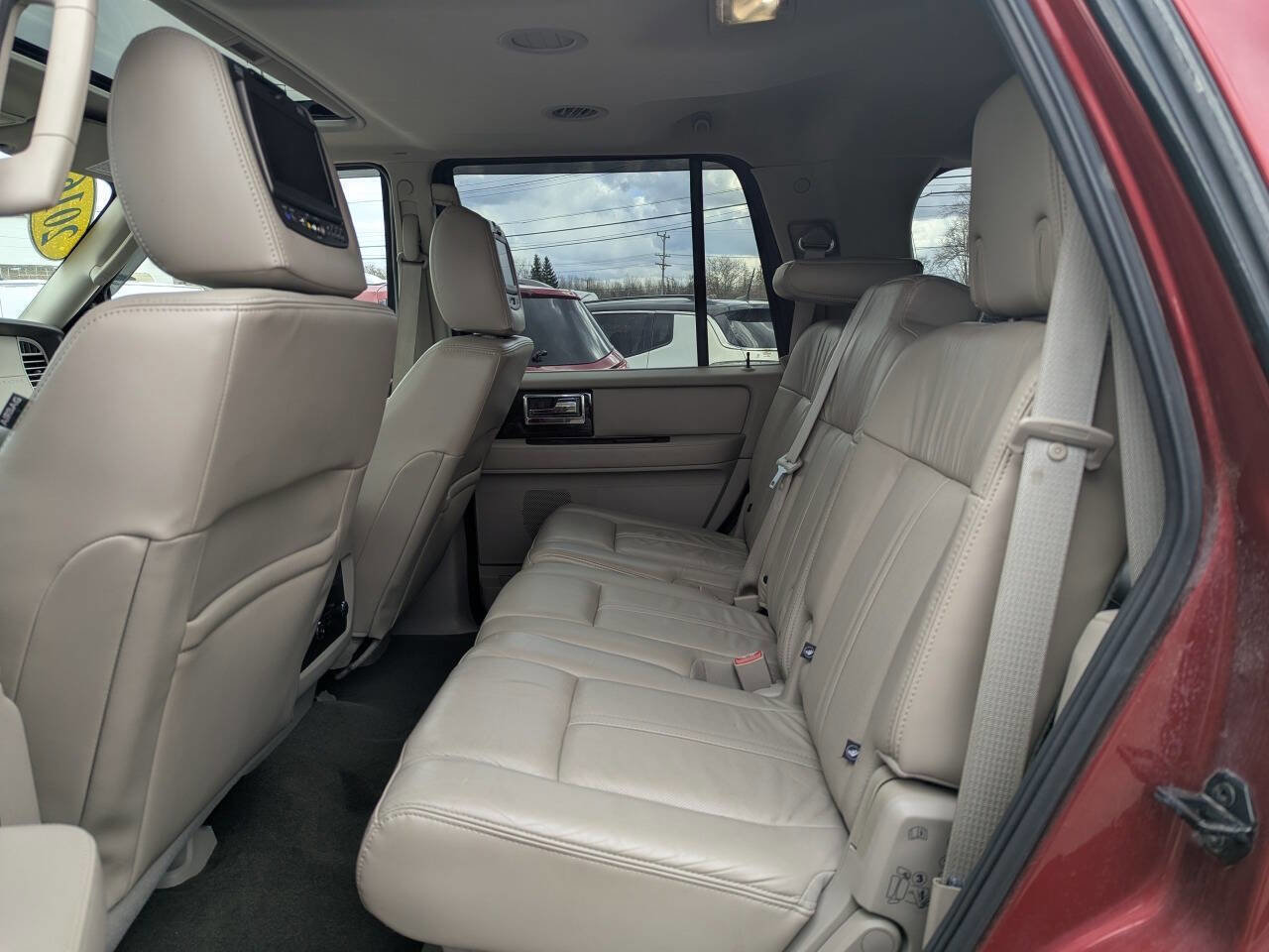Used 2016 Lincoln Navigator Select image 15