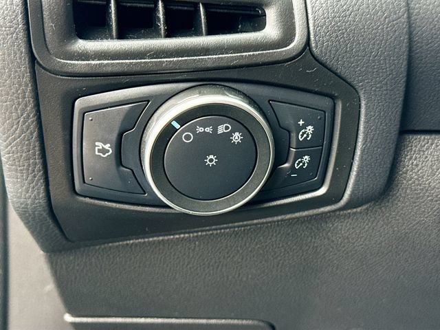 Certified 2018 Ford Focus SE w/ Cold Weather Package FWD image 16