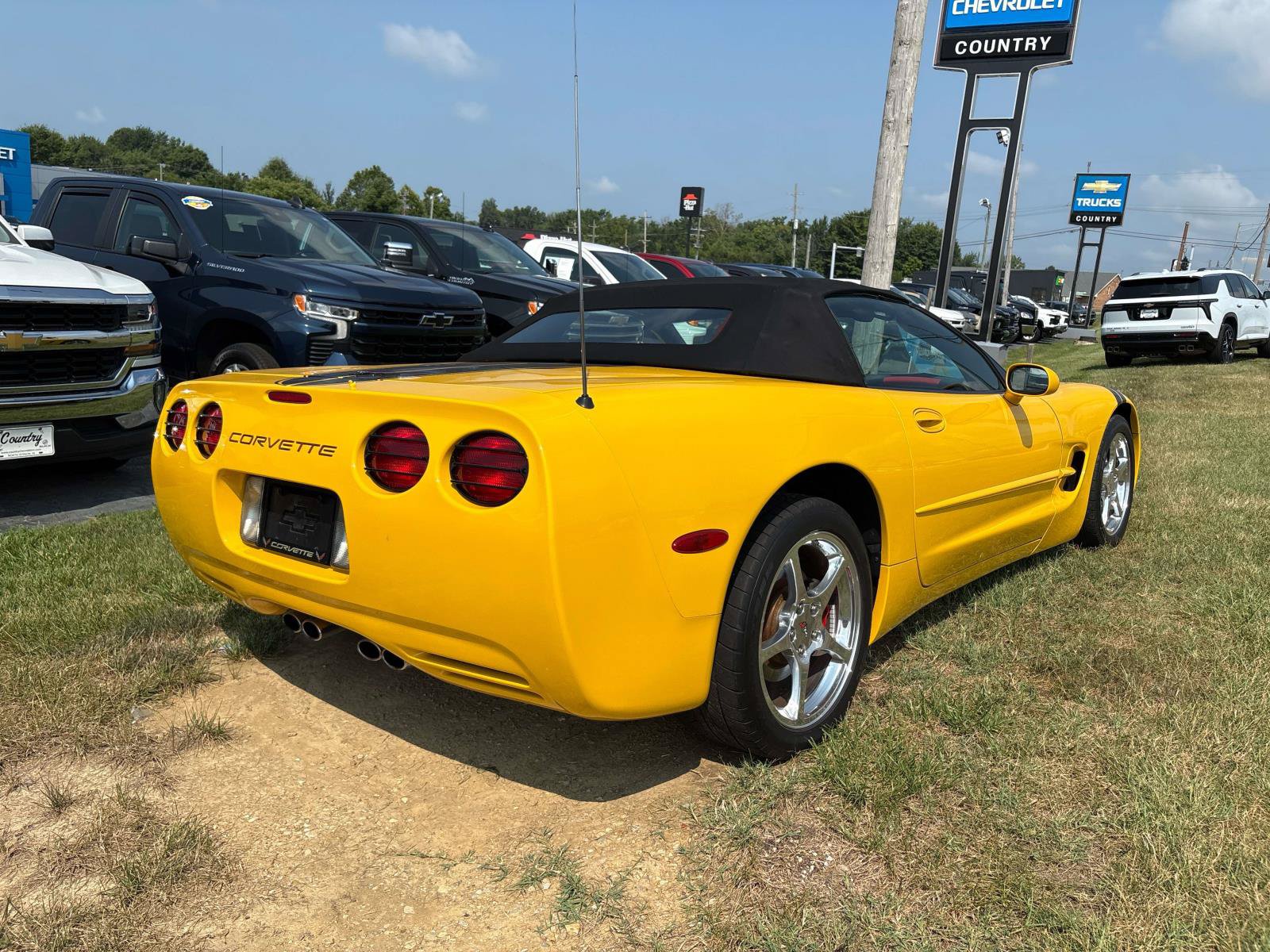 Used 2002 Chevrolet Corvette Convertible w/ Preferred Equipment Group2 RWD image 3
