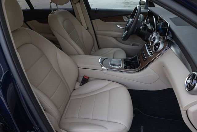 Used 2021 Mercedes-Benz GLC 300 4MATIC image 21
