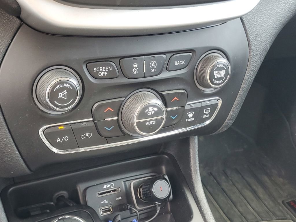 Used 2018 Jeep Cherokee Trailhawk w/ Comfort/Convenience Group AWD/4WD image 23
