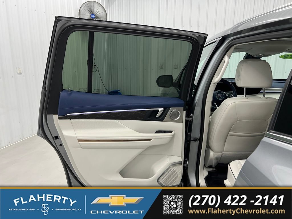 Used 2025 Buick Enclave Avenir w/ Super Cruise Package AWD/4WD image 10