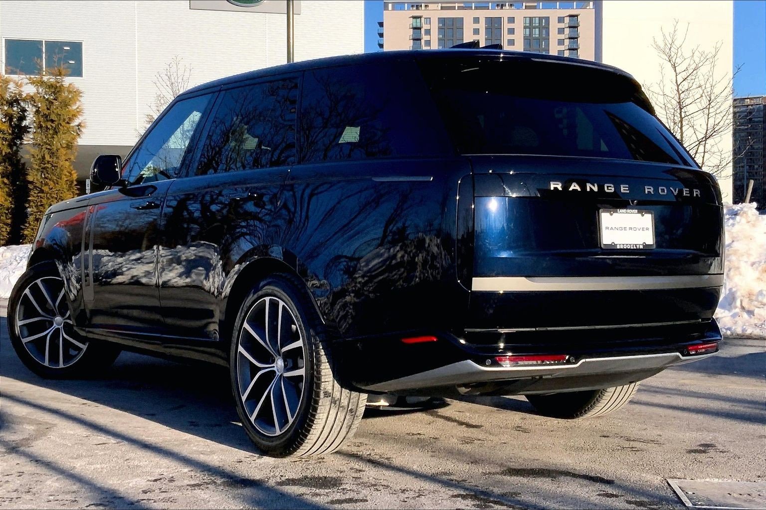 Used 2025 Land Rover Range Rover SE image 11