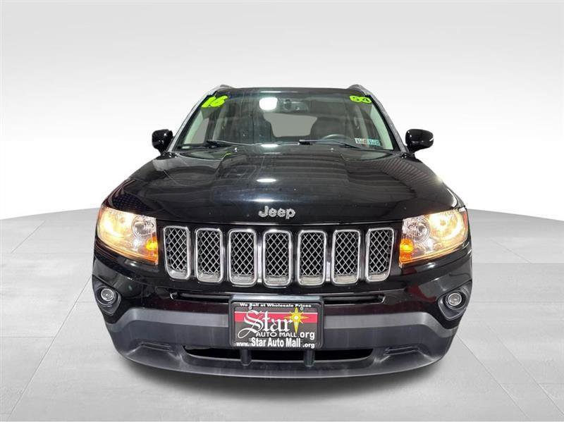 Used 2016 Jeep Compass Latitude AWD/4WD image 2