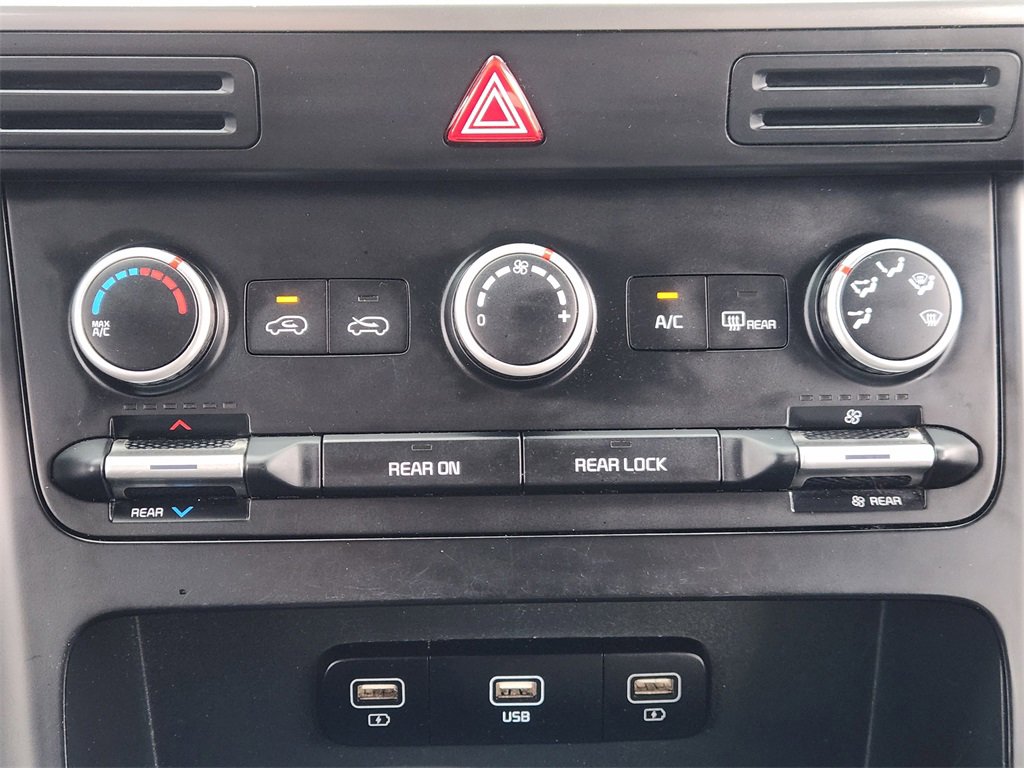 Used 2022 Kia Carnival LX image 14