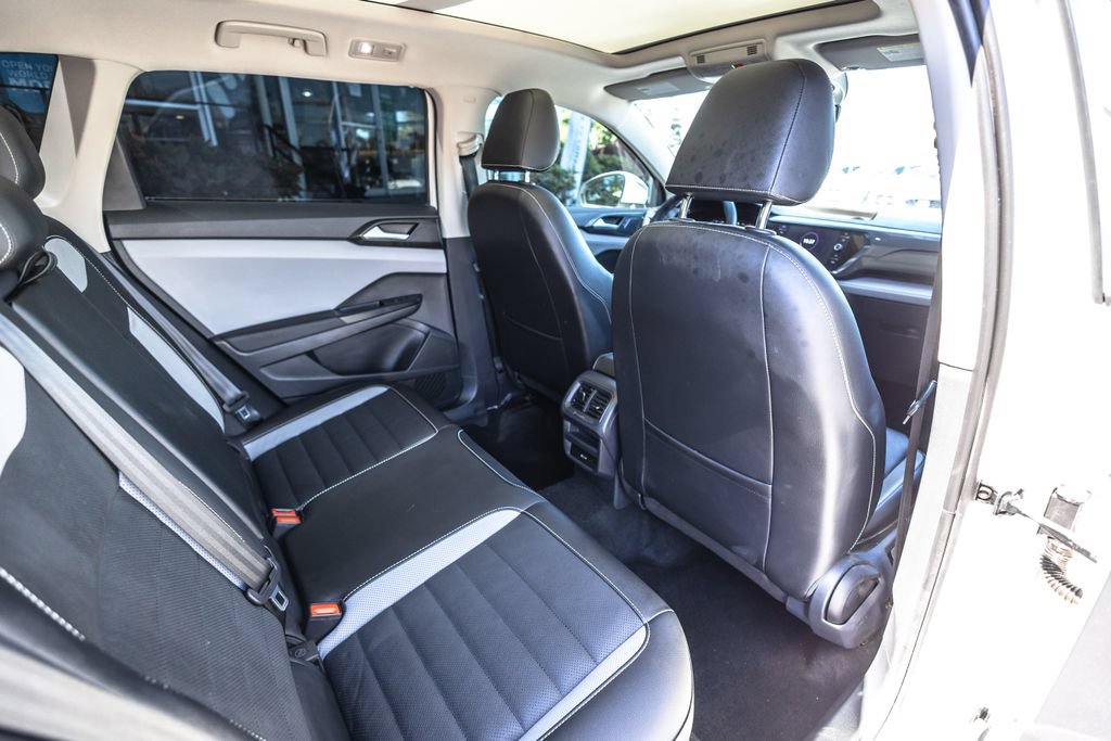 Used 2022 Volkswagen Taos SEL w/ Panoramic Sunroof Package AWD/4WD image 28