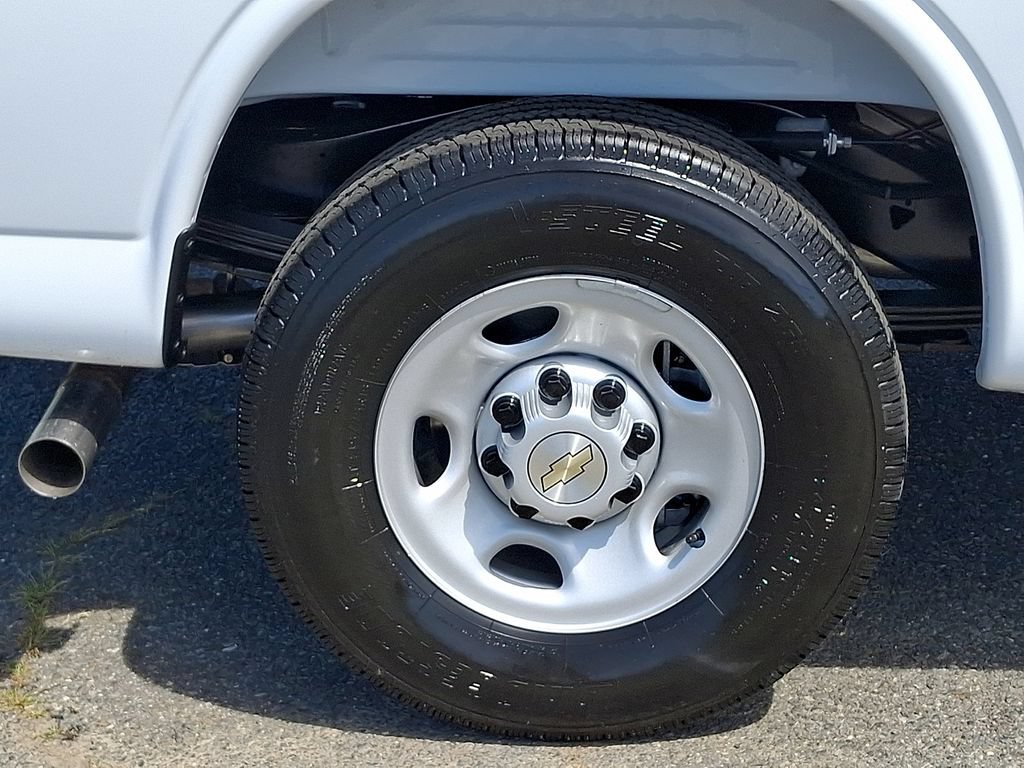 New 2026 Chevrolet Express 2500 w/ Driver Convenience Package RWD image 5