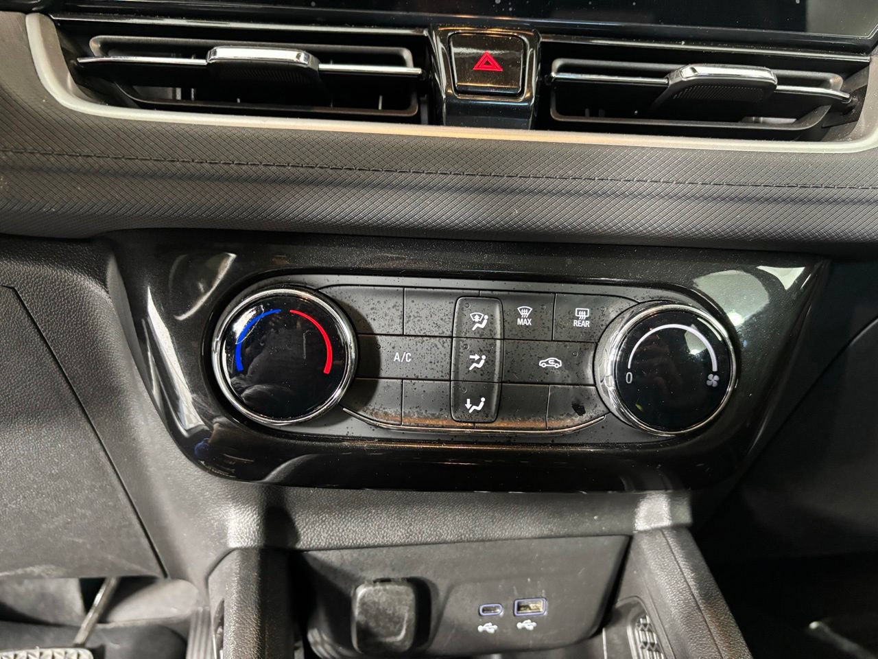 Used 2025 Chevrolet TrailBlazer LT AWD/4WD image 11