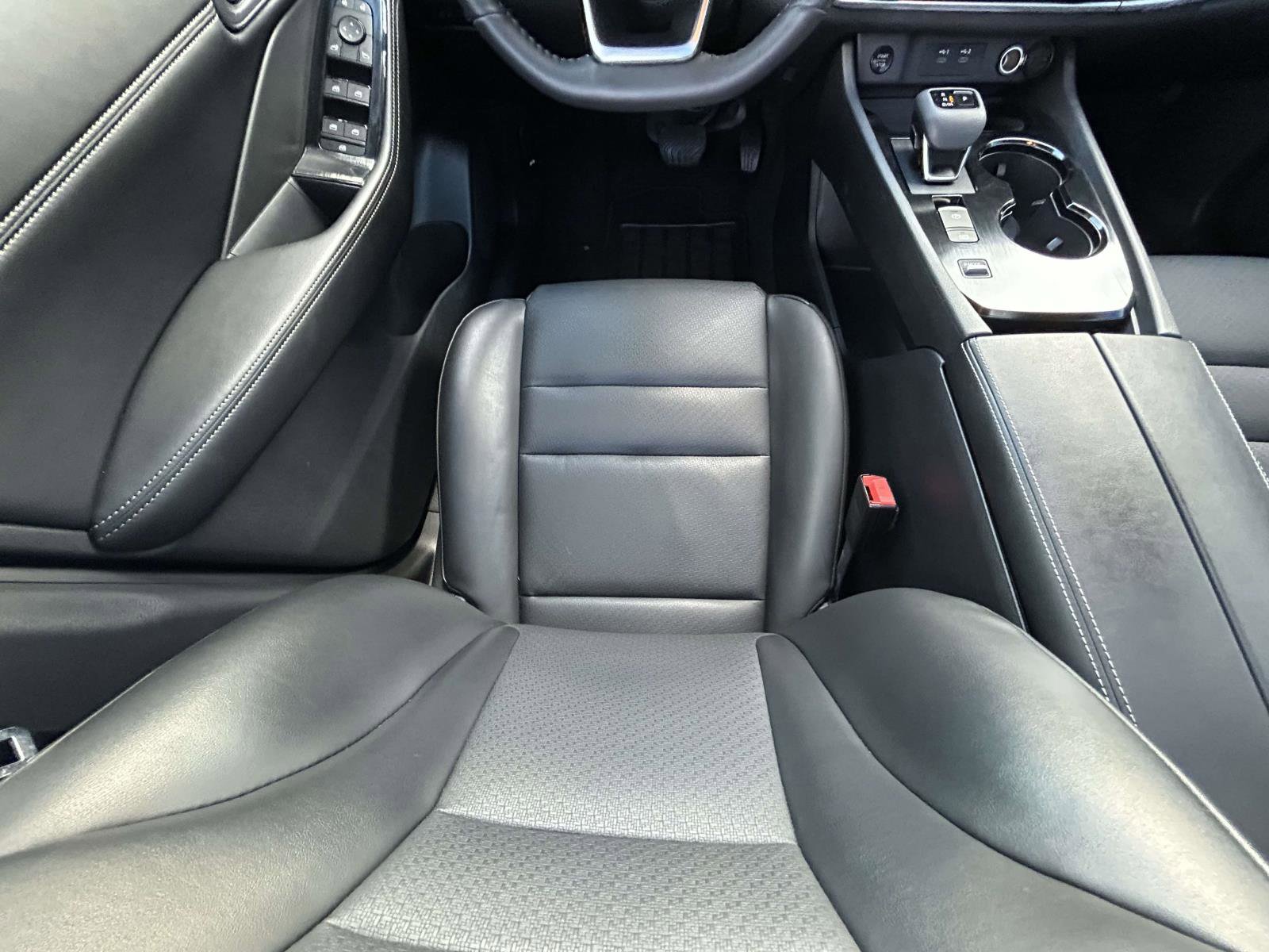 Used 2024 Nissan Rogue SV w/ SV Premium Package image 14