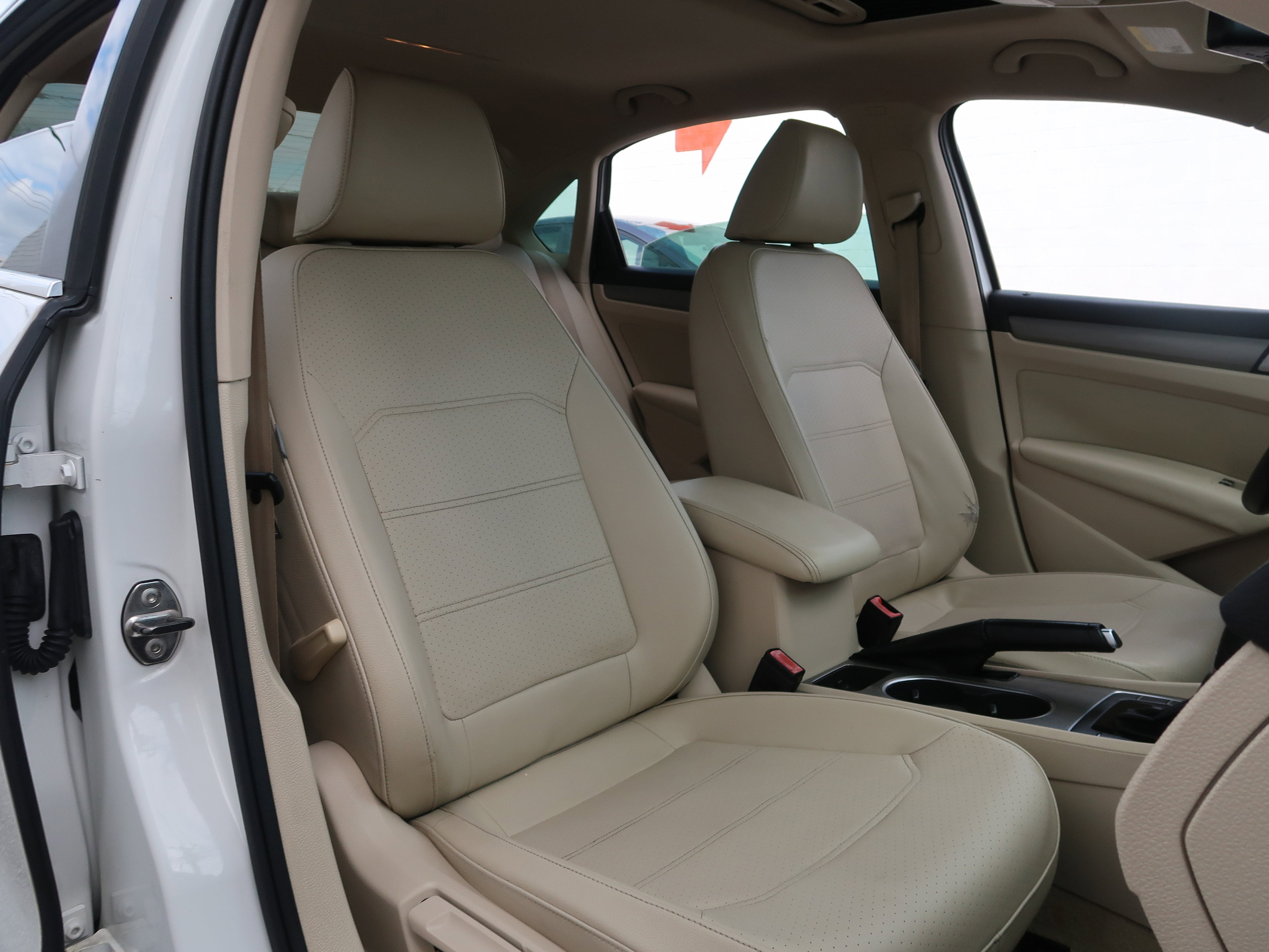 Used 2014 Volkswagen Passat TDI SE FWD image 13