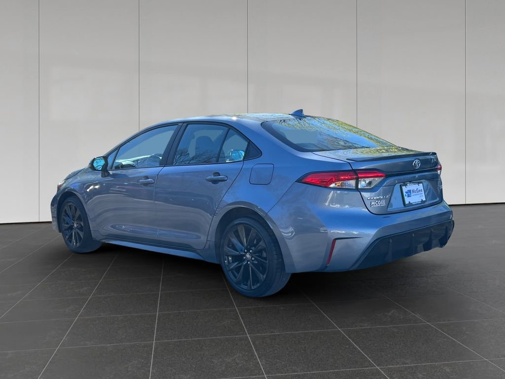 Used 2023 Toyota Corolla SE FWD image 3