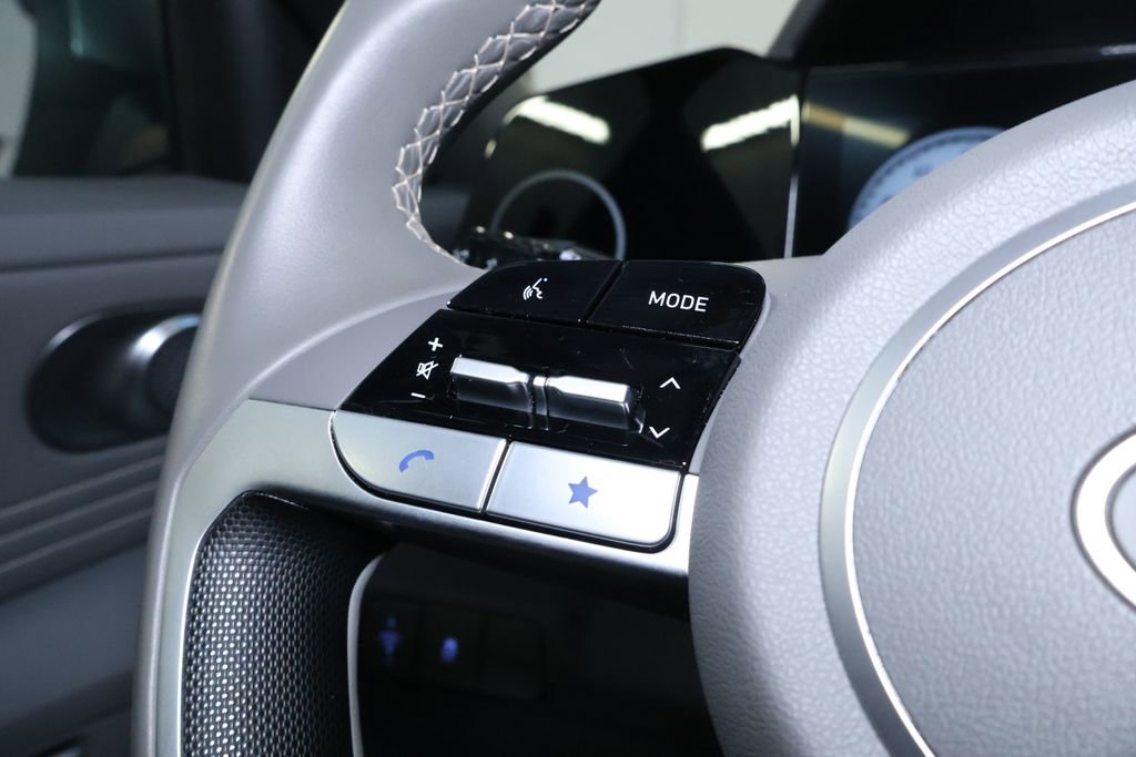 Used 2025 Hyundai Elantra SEL image 19