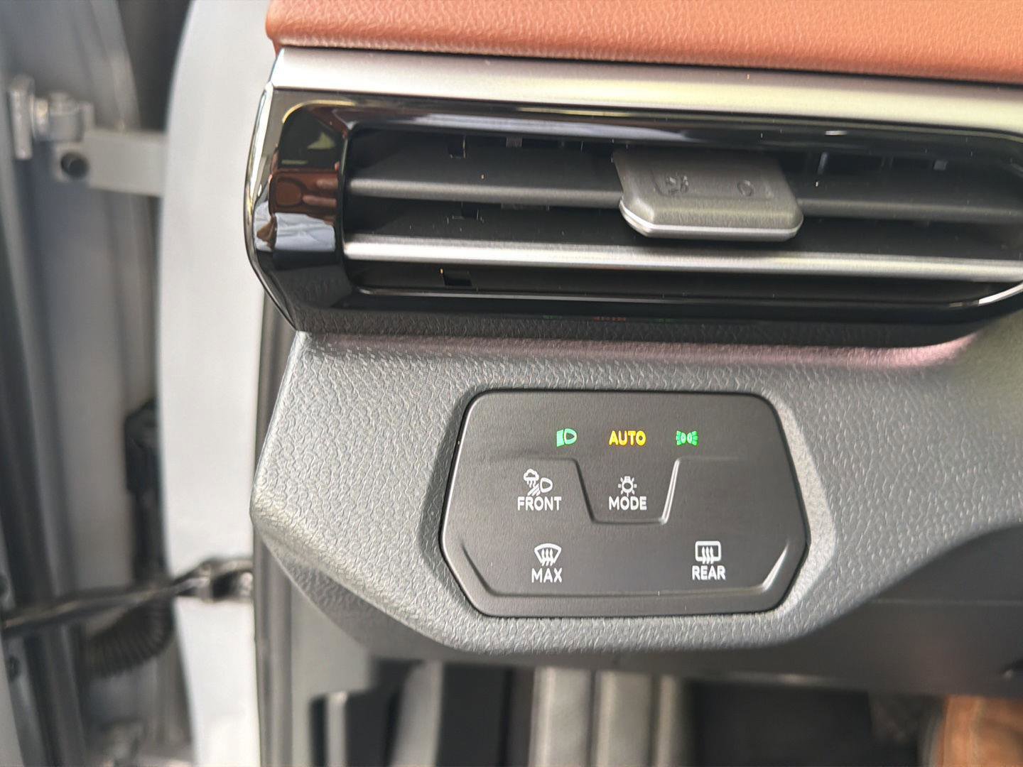 Certified 2022 Volkswagen ID.4 Pro S w/ Gradient Package image 22