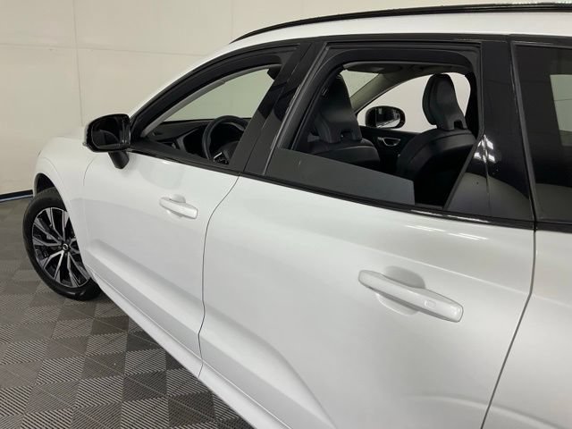 Certified 2024 Volvo XC60 B5 Plus w/ Climate Package AWD/4WD image 37